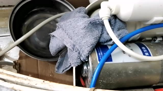 凈水器漏水.jpeg 凈水器漏水.jpeg